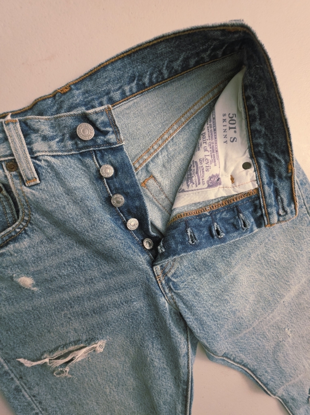 Levi's High-Rise Light Blue Distressed Women’s Jeans - Picture 4 of 10